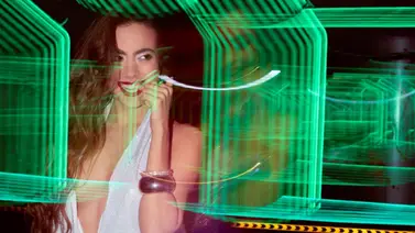 Katherine Coll brilla con su nuevo sencillo musical "Hecho el loco" 