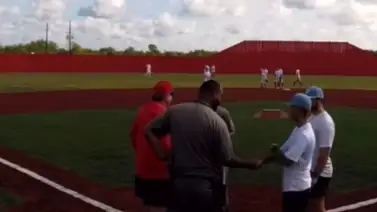 Tiroteo en campo de beisbol juvenil hiere a entrenador en Texas (+Detalles) Tiroteo en campo de beisbol juvenil hiere a entrenador en Texas (+Detalles)