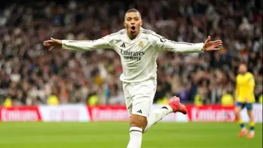 Mbappé se pone por encima de Cristiano Ronaldo con la camiseta del Real Madrid Mbappé se pone por encima de Cristiano Ronaldo con la camiseta del Real Madrid