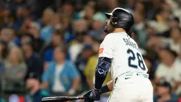 Eugenio Suárez, Salvador Pérez y Andrés Galarraga, únicos venezolanos con esta marca