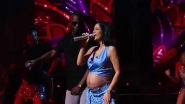 Natti Natasha revela el sexo de su bebé en los Premios Juventud Natti Natasha revela el sexo de su bebé en los Premios Juventud