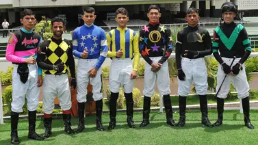 Giro inesperado en la R37: Un cambio de monta que sorprende a todos en la primera carrera Giro inesperado en la R37: Un cambio de monta que sorprende a todos en la primera carrera