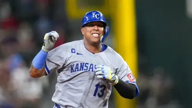 Salvador Pérez es uno de tres cátchers con cifras como estas en la historia de MLB