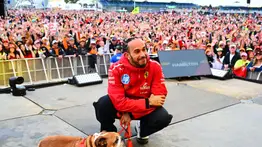 Vea el "dineral" que gana la mascota del piloto de Fórmula 1 Lewis Hamilton