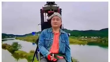 Influencer chino pierde la vida en vivo tras el desplome de su helicóptero ultraligero (+Video)