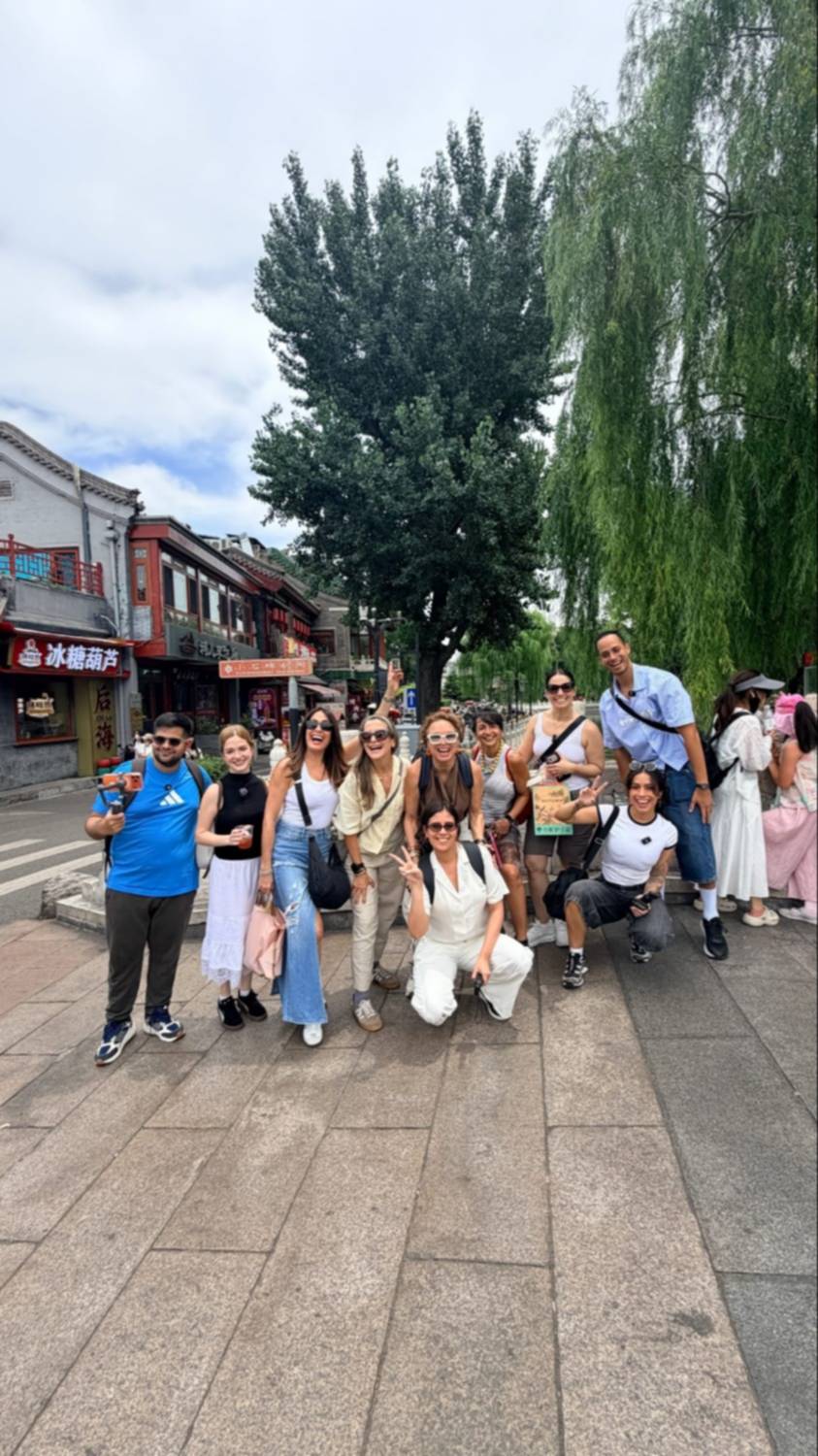 Daniela Alvarado casi fue atropellada en China Daniela Alvarado casi fue atropellada en China