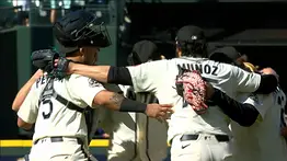 MLB: Andrés Muñoz escaló posiciones en la historia de los Marineros