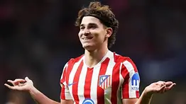 De serio a sonriente: el sorprendente cambio de Julián Álvarez en el Atleti
