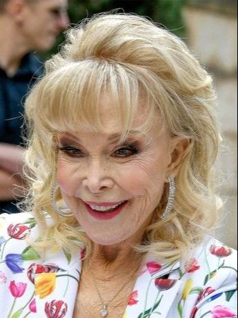 ¿Qué le pasó a Barbara Eden? La estrella de “Mi bella genio” habla de su salud