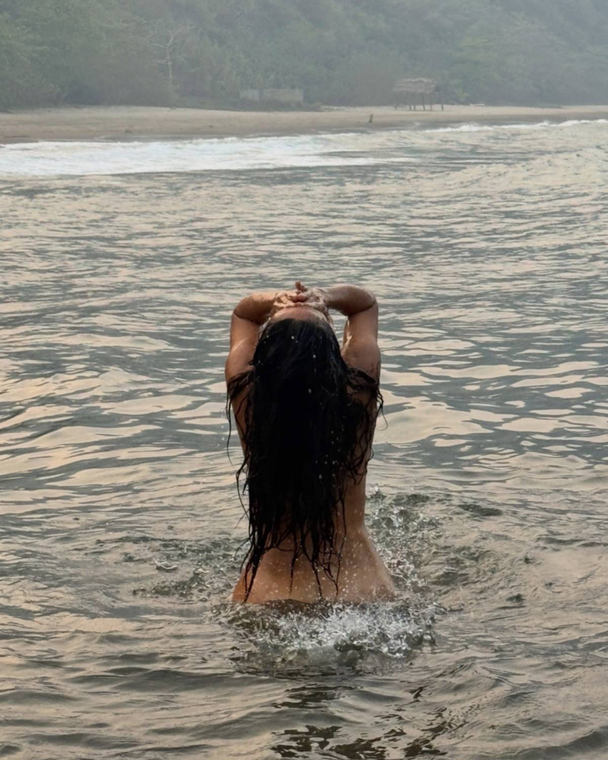 Salma Hayek se quita la ropa para celebrar sus 60 años ¡Mira las fotos! Salma Hayek se quita la ropa para celebrar sus 60 años ¡Mira las fotos!