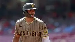 ¡A lo grande! Ethan Salas conecta un soberbio triple para su primer hit en la MLB
