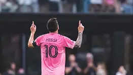 Lionel Messi alcanza los 100 goles con el Inter Miami y levanta la Campeones Cup