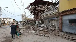 Gobierno venezolano entrega ayuda económica a familias afectadas por los terremotos