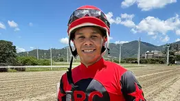 ¡De punta a punta! Deyker Acosta volvió al recinto de ganadores sobre Talentoso