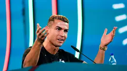 Cristiano Ronaldo disfruta de la concentración con Portugal al frente del volante