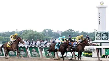 Libby Lloyd encabeza al grupo de potras en el Frizette Stakes (G1) en la ruta a la Oaks Libby Lloyd encabeza al grupo de potras en el Frizette Stakes (G1) en la ruta a la Oaks