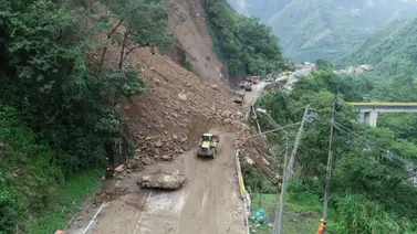 Un gran derrumbe por poco acaba con una camioneta en Grecia y esto fue lo que pasó (+Video) Un gran derrumbe por poco acaba con una camioneta en Grecia y esto fue lo que pasó (+Video)