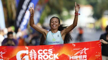 Atleta Bancamiga Joselyn Brea en los más alto del podio de Caracas Rock