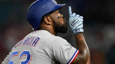 MLB: Así fue el primer jonrón de Adolis García en postemporada (+Video)