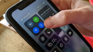 ¿Por qué debes apagar el Bluetooth de tu teléfono cuando estés en lugares públicos?