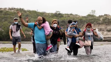 Migrantes venezolanos ilegales en Estados Unidos serán deportados a Caracas en avión 