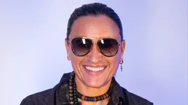 ¡Con fuerza! Elvis Crespo se mueve mejor que una mujer en tacones