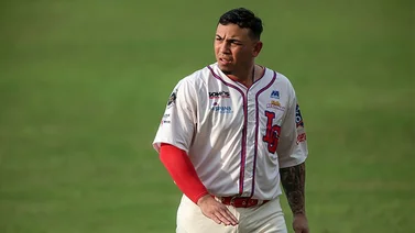 LVBP: Tiburones de La Guaira recibe en sus prácticas a este joven que peleará por la receptoría (+Fotos)