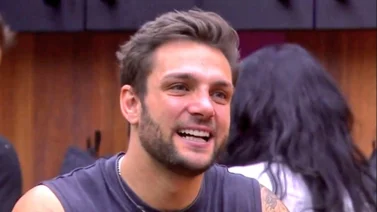 ¡Sabroso! Nicola Porcella deja poco a la imaginación al mostrar parte de su sexy cuerpo