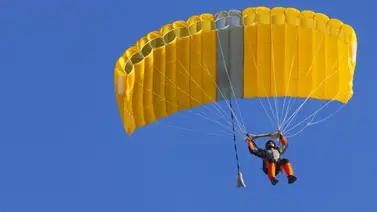 ¡Qué miedo! Una mujer no pudo abrir su paracaídas en el aire y esto fue lo que pasó (+video) ¡Qué miedo! Una mujer no pudo abrir su paracaídas en el aire y esto fue lo que pasó (+video)
