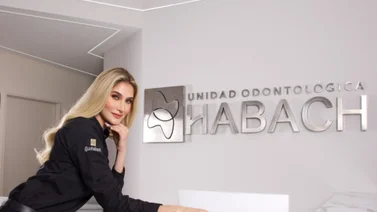 Mariam Habach se corona como empresaria y abre su nueva clínica odontológica