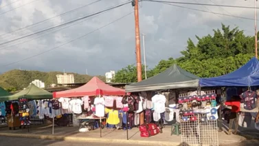 LVBP: ¡Huele a pelota! comerciantes se establecen desde temprano con accesorios de equipos criollos (+foto)