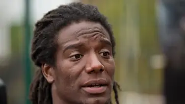 Capturan a exestrella de NFL acusado de haber asesinado a su madre Capturan a exestrella de NFL acusado de haber asesinado a su madre