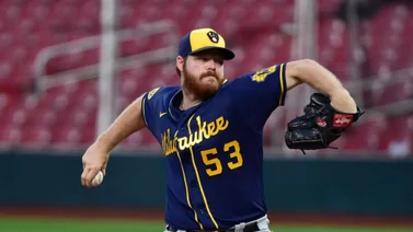 MLB: As de pitcheo de Milwaukee Brewers se perderá casi toda la temporada 2024 por una lesión