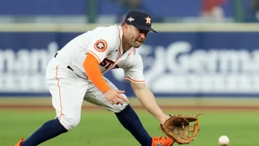 MLB: ¡Categoría! José Altuve se luce con esta jugada en el primer juego de la Serie de Campeonato (+Video)