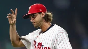 MLB: Aaron Nola con salida récord en postemporada