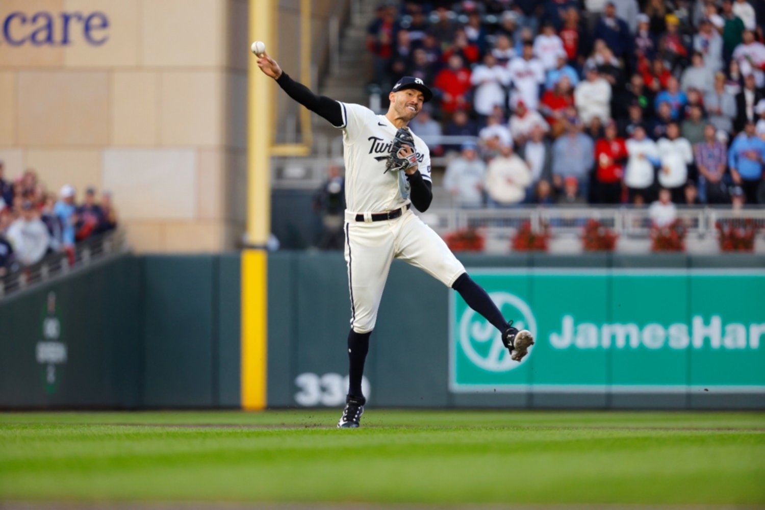 Carlos Correa felicita a Jeremy Peña por ganar el Guante de Oro: “Estoy muy  orgulloso de sus logros” - El Nuevo Día