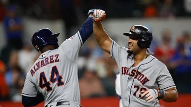 MLB: Yordan Álvarez y José Abreu comandan un importante departamento en postemporada
