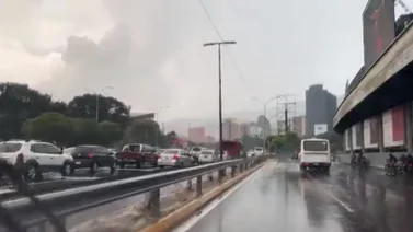 Torrenciales lluvias y vientos huracanados ocasionan estragos en Caracas (+Video)