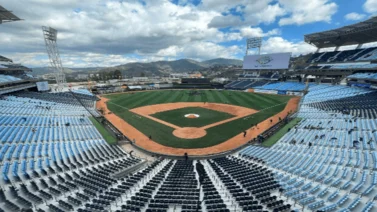 LVBP: Ya calientan los jugadores de Leones del Caracas y del Navegantes del Magallanes (+Vídeo)