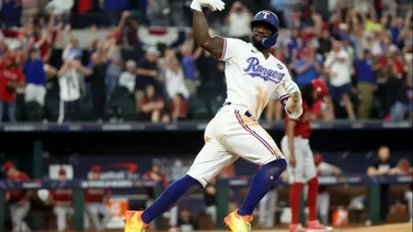 MLB: Adolis García consigue otra marca con su explosivo primer juego de la Serie Mundial