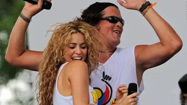 Shakira no comió cuento y dejó "papelón" a Carlos Vives frente a sus fanáticos (+Video)