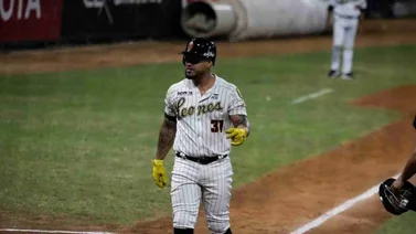LVBP: ¡A las gradas! Oswaldo Arcia vuelve a rugir fuerte con los Leones del Caracas (+Video)