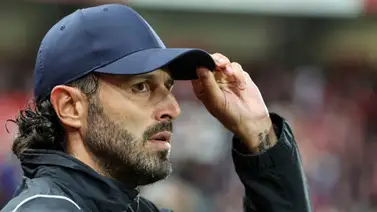 Así quedó el rostro del técnico del Olympique Lyon tras ser agredidos por fanáticos del Marsella (+Foto) Así quedó el rostro del técnico del Olympique Lyon tras ser agredidos por fanáticos del Marsella (+Foto)