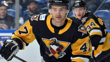 Captan en video cómo fue el momento en que un jugador de hockey fue degollado por accidente en pleno partido (+Video)