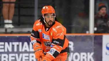 Afirman que el golpe que causó el degollamiento de un jugador de hockey en pleno juego fue a propósito (+Video)