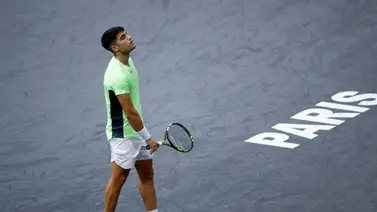 Carlos Alcaraz es sorprendido en su debut en el Master 1000 de París-Bercy Carlos Alcaraz es sorprendido en su debut en el Master 1000 de París-Bercy