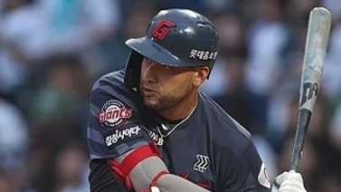 KBO: Victor Reyes hace historia ofensiva con Lotte Giants (+Detalles)