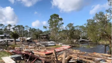 Keaton Beach: Una ciudad destruida, residentes desesperados tras el paso del Huracán Helene