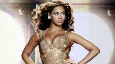 Beyoncé impresiona al quitarse la ropa en una lavandería 