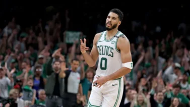 NBA: Jayson Tatum se prepara en Abu Dhabi y planea vengarse de Steve Kerr